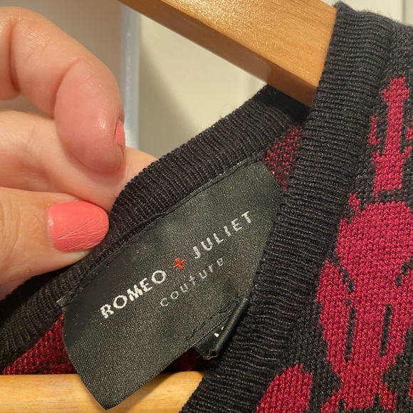 Black and red sweater dress - Picture 3 of 3